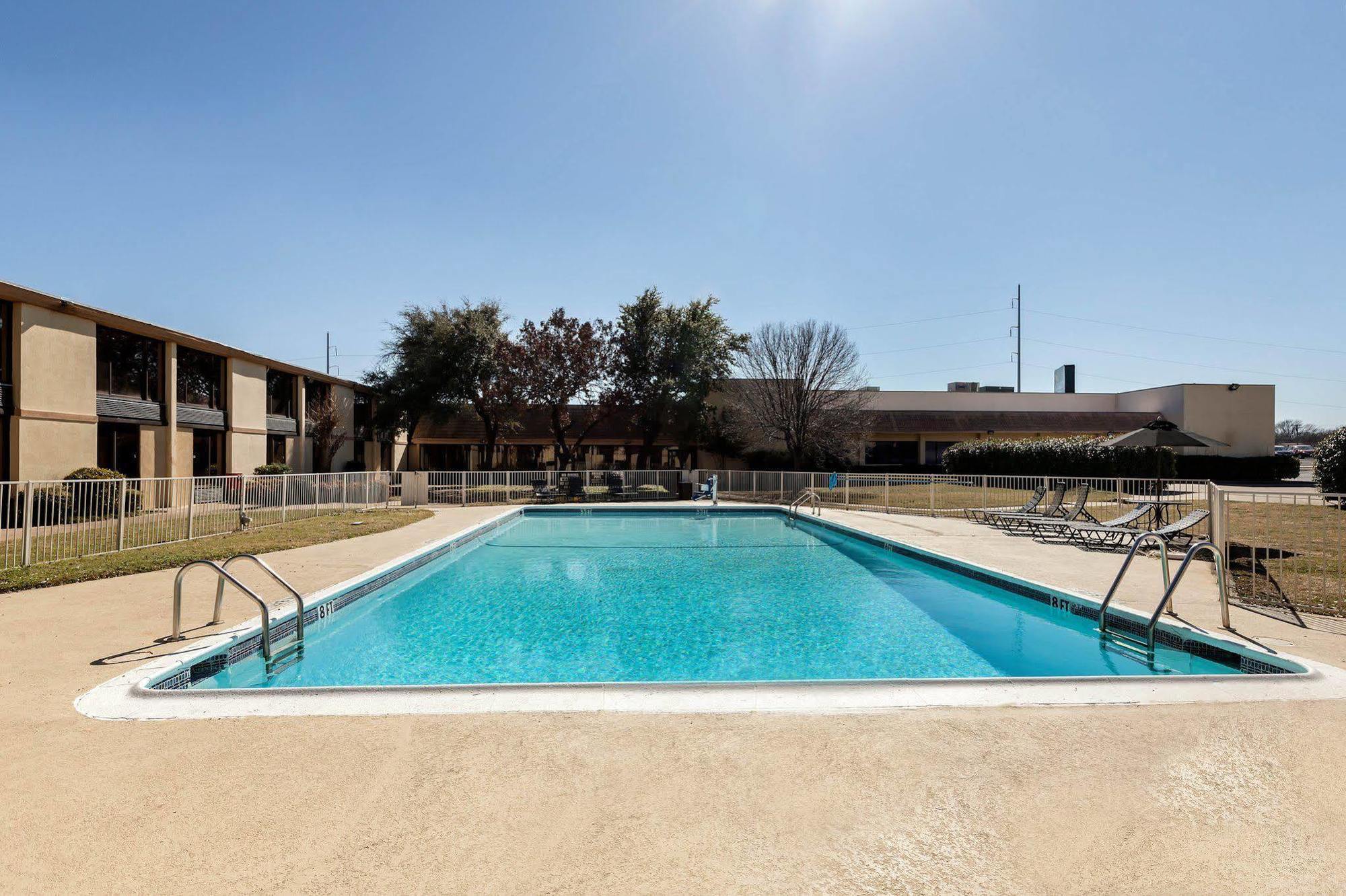 דנקנוויל Rodeway Inn מראה חיצוני תמונה
